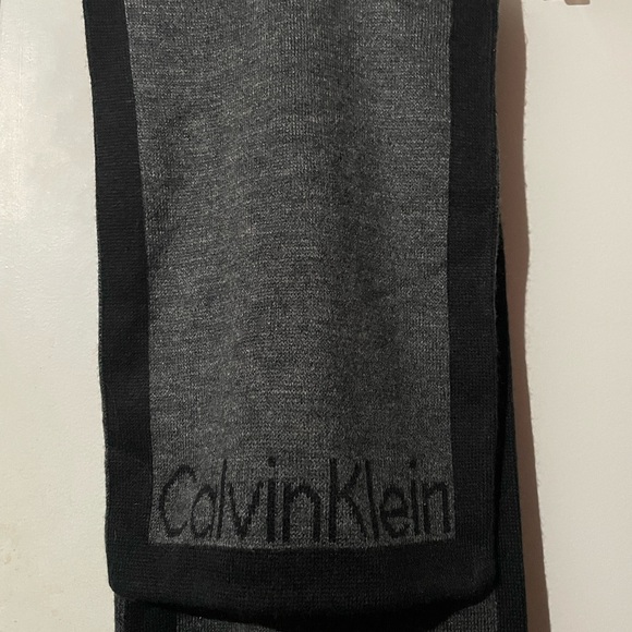 Calvin Klein Black and Gray Acrylic Scarf - Picture 1 of 5